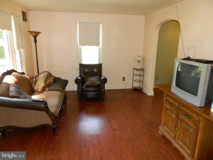 410 Yale Road Haddonfield, NJ 08033 - Photo 6 of 22 Living Room