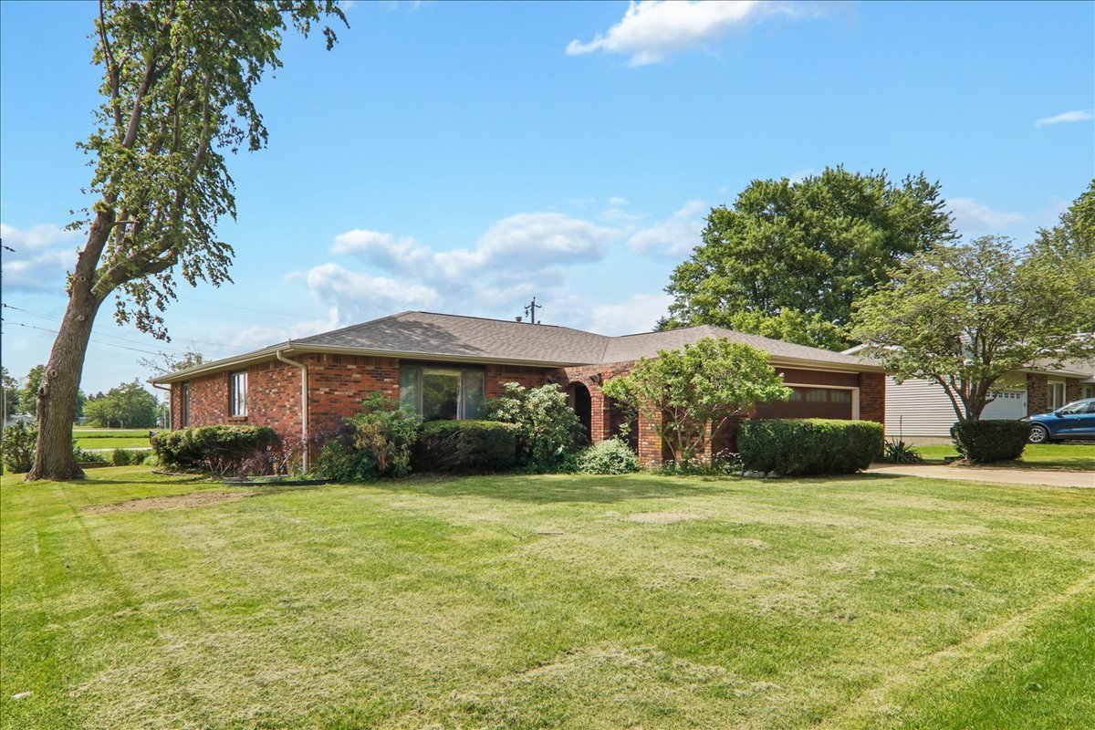 209 Birch Street Maroa, IL 61756 - Photo 2 of 19