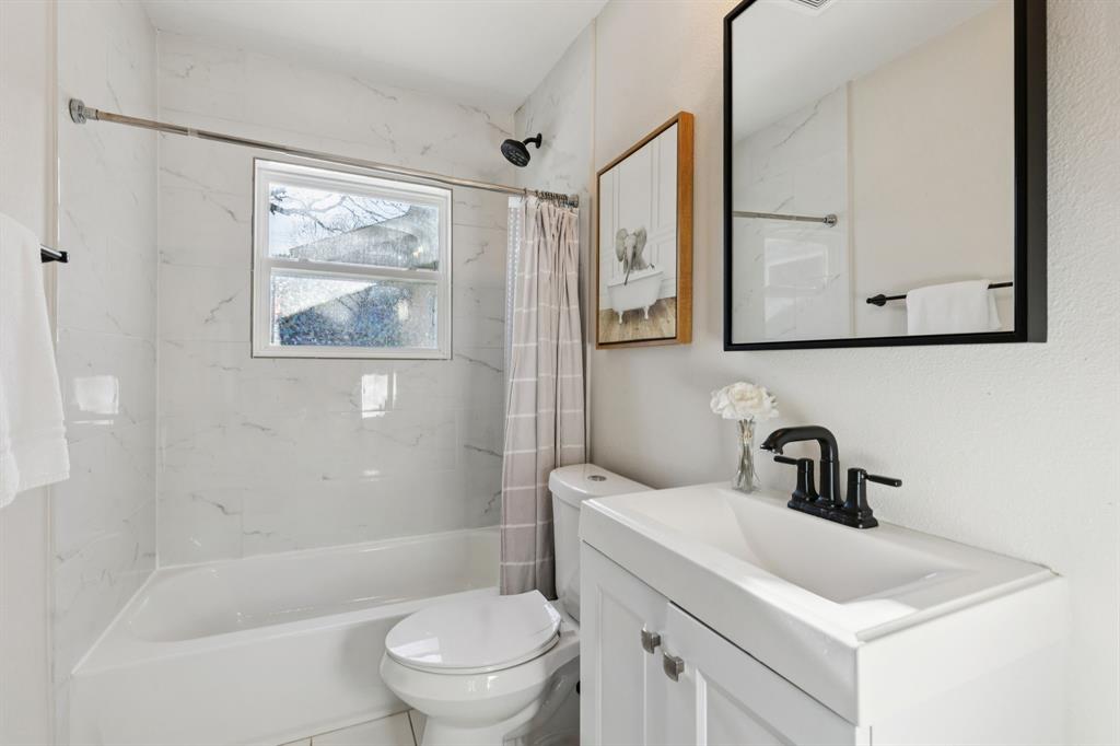 1237 Fuller Drive Dallas, TX 75218 - Photo 17 of 24 Guest Bath