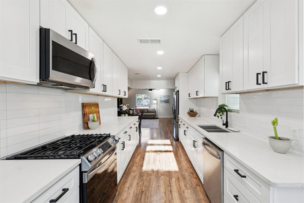 1237 Fuller Drive Dallas, TX 75218 - Photo 9 of 24 Gas range