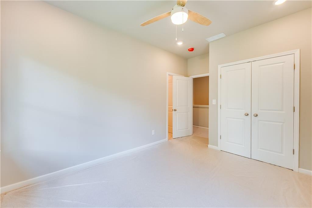 960 Lawton Street Southwest Atlanta, GA 30310 - Photo 10 of 16 an empty room with a ceiling fan and a window