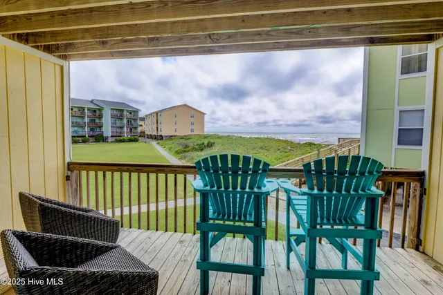 $1,600 | 918 North New River Drive, Unit 211, Surf City, NC 28445