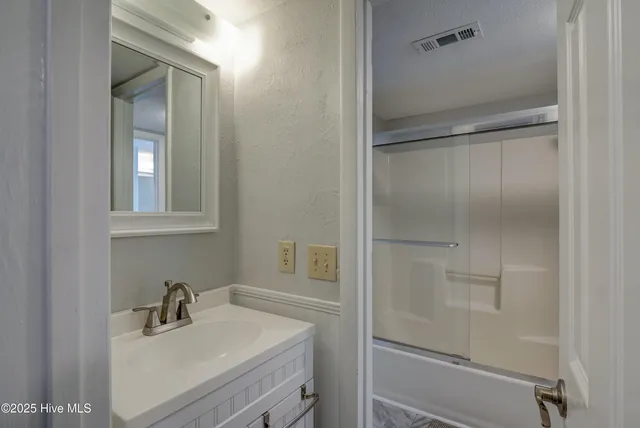 $1,600 | 918 North New River Drive, Unit 211, Surf City, NC 28445