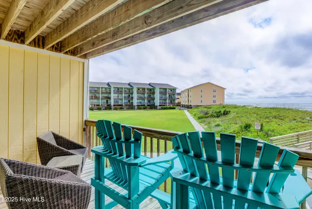 $1,600 | 918 North New River Drive, Unit 211, Surf City, NC 28445