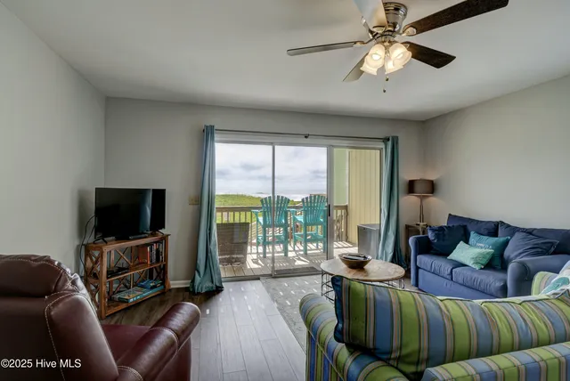 $1,600 | 918 North New River Drive, Unit 211, Surf City, NC 28445
