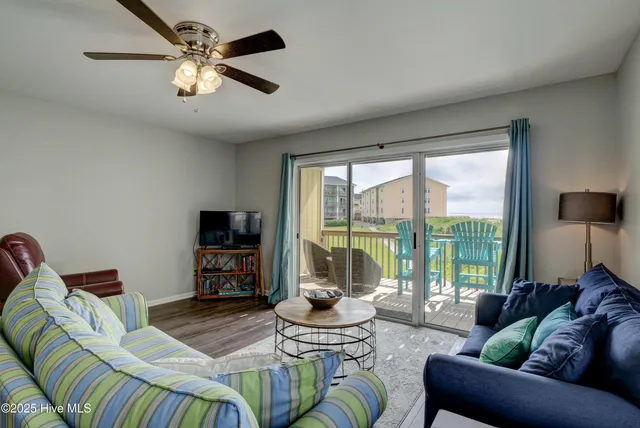 $1,600 | 918 North New River Drive, Unit 211, Surf City, NC 28445