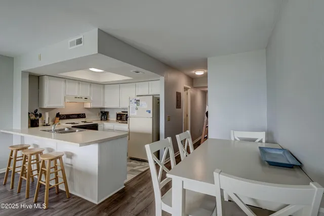 $1,600 | 918 North New River Drive, Unit 211, Surf City, NC 28445