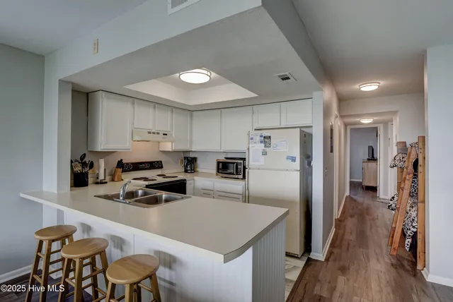 $1,600 | 918 North New River Drive, Unit 211, Surf City, NC 28445