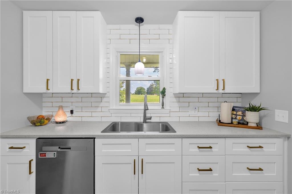 8194 Brotherstwo Road Colfax, NC 27235 - Photo 14 of 47 Kitchen