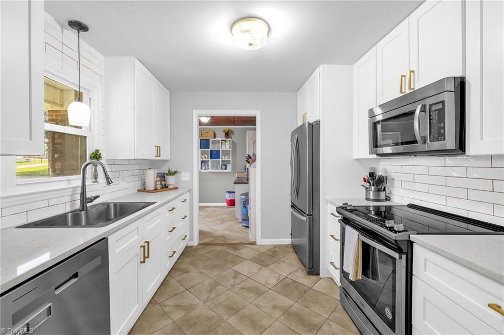 8194 Brotherstwo Road Colfax, NC 27235 - Photo 10 of 47 Kitchen