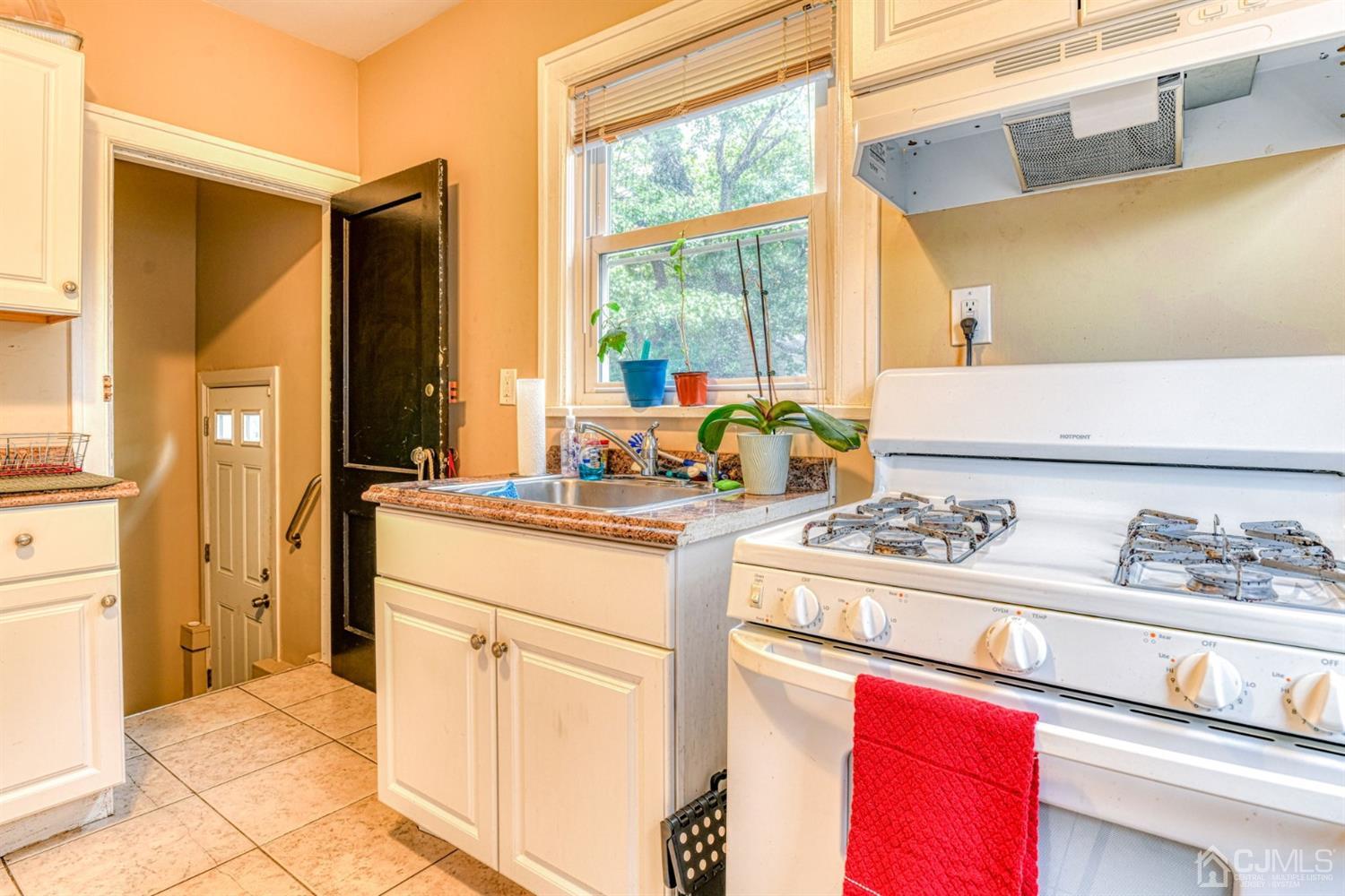 36 Baldwin Street New Brunswick, NJ 08901 - Photo 13 of 22