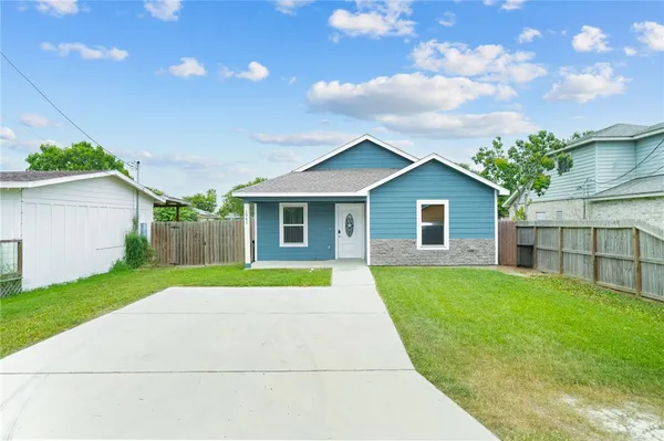 $2,150 | 1941 Crestmont Street, Corpus Christi, TX 78418