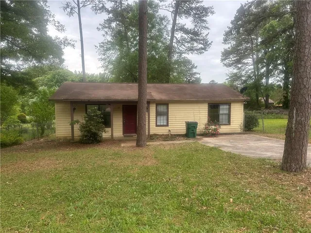 a view of a house with a yard and tree