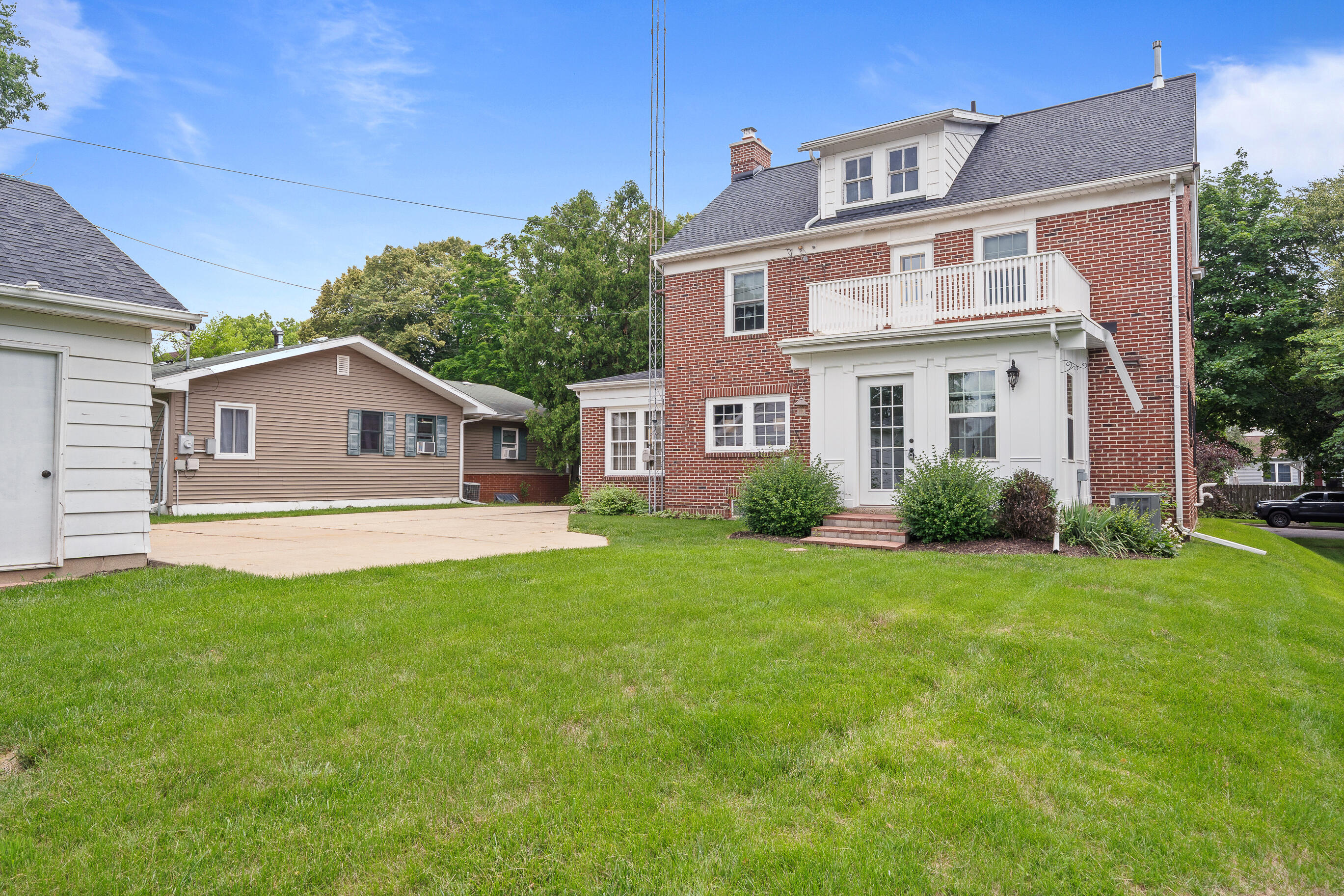 1105 Barnes Street Delavan, WI 53115 - Photo 41 of 52 Back views