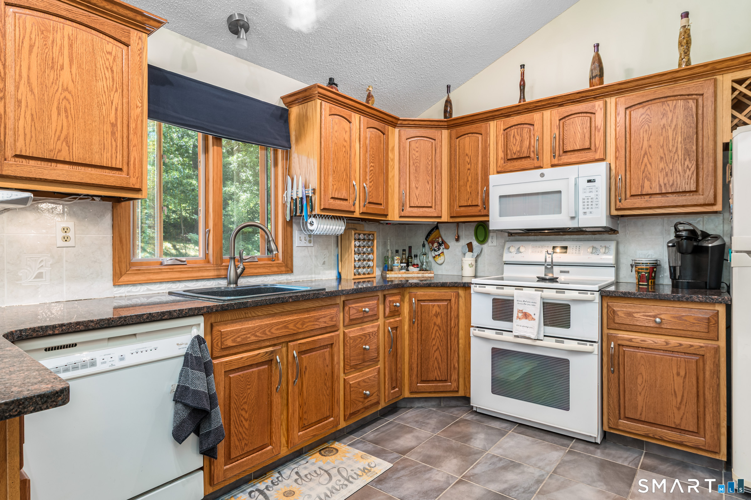 315 East Ridge Road Middletown, CT 06457 - Photo 9 of 39