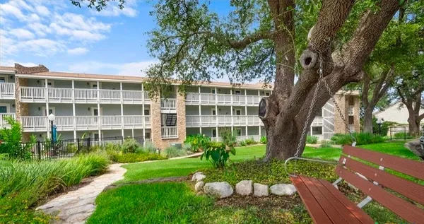 $140,000 | 2 Cliffhouse Drive, Unit 210, Belton, TX 76513