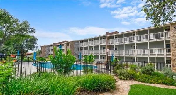 $140,000 | 2 Cliffhouse Drive, Unit 210, Belton, TX 76513