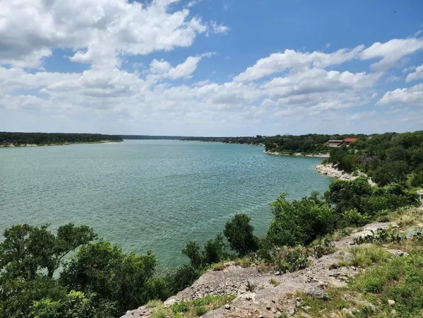 $140,000 | 2 Cliffhouse Drive, Unit 210, Belton, TX 76513