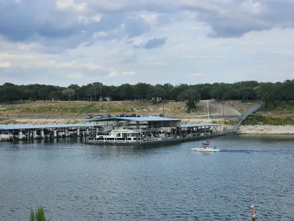 $140,000 | 2 Cliffhouse Drive, Unit 210, Belton, TX 76513