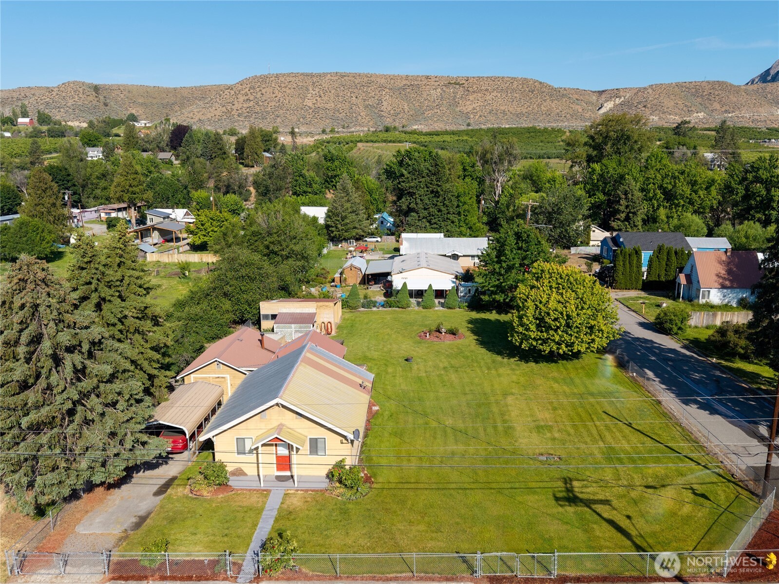 119 North Locust Way Tonasket, WA 98855 - Photo 3 of 17