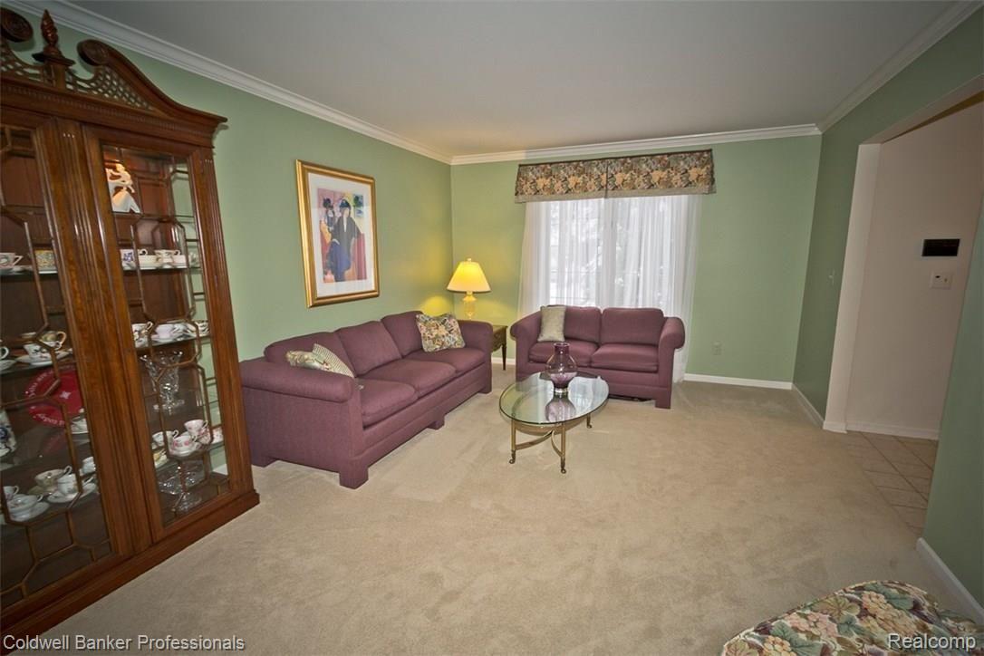36874 Chesapeake Road Farmington, MI 48335 - Photo 8 of 46 Living Room