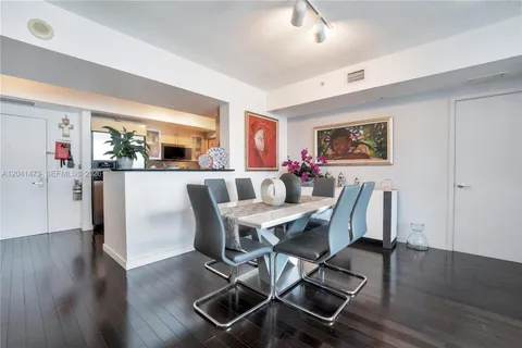 $695,000 | 325 South Biscayne Boulevard, Unit 3921, Miami, FL 33131
