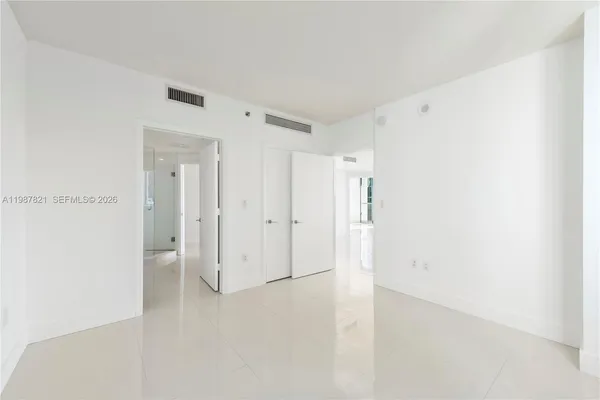 $719,000 | 500 Brickell Avenue, Unit 1402, Miami, FL 33131