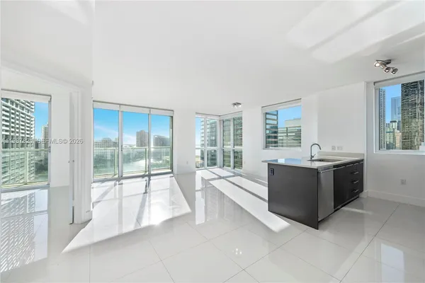 $719,000 | 500 Brickell Avenue, Unit 1402, Miami, FL 33131