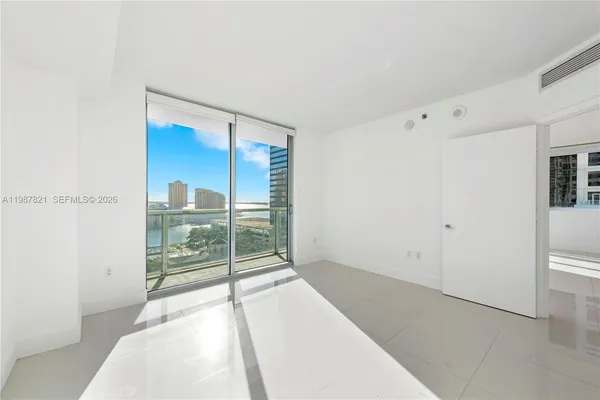 $719,000 | 500 Brickell Avenue, Unit 1402, Miami, FL 33131