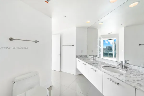 $719,000 | 500 Brickell Avenue, Unit 1402, Miami, FL 33131