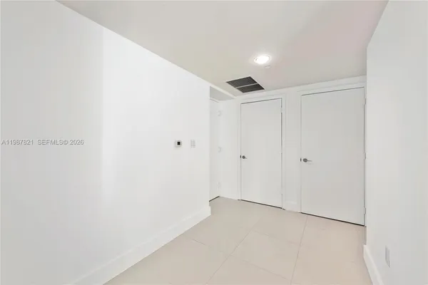 $719,000 | 500 Brickell Avenue, Unit 1402, Miami, FL 33131