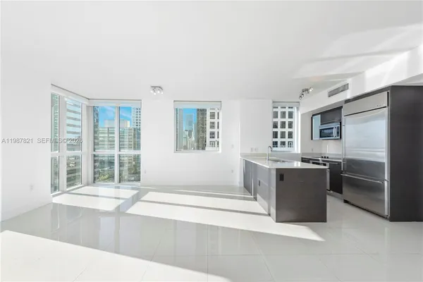 $719,000 | 500 Brickell Avenue, Unit 1402, Miami, FL 33131