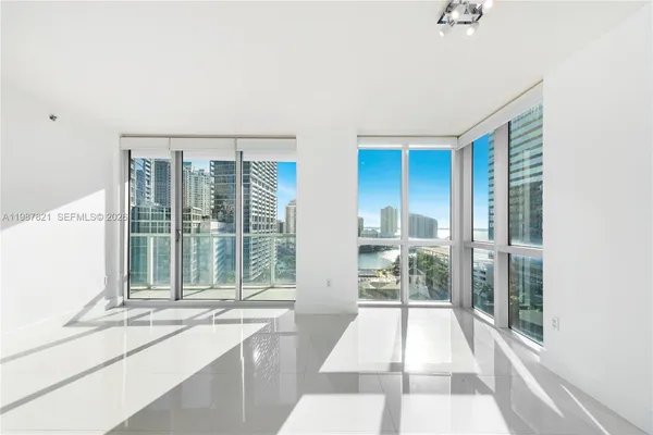 $719,000 | 500 Brickell Avenue, Unit 1402, Miami, FL 33131