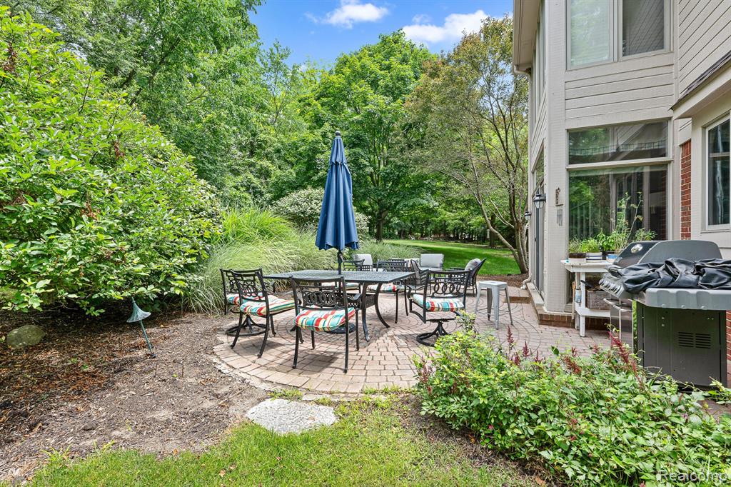 1999 Barrington Court Rochester Hills, MI 48306 - Photo 5 of 46