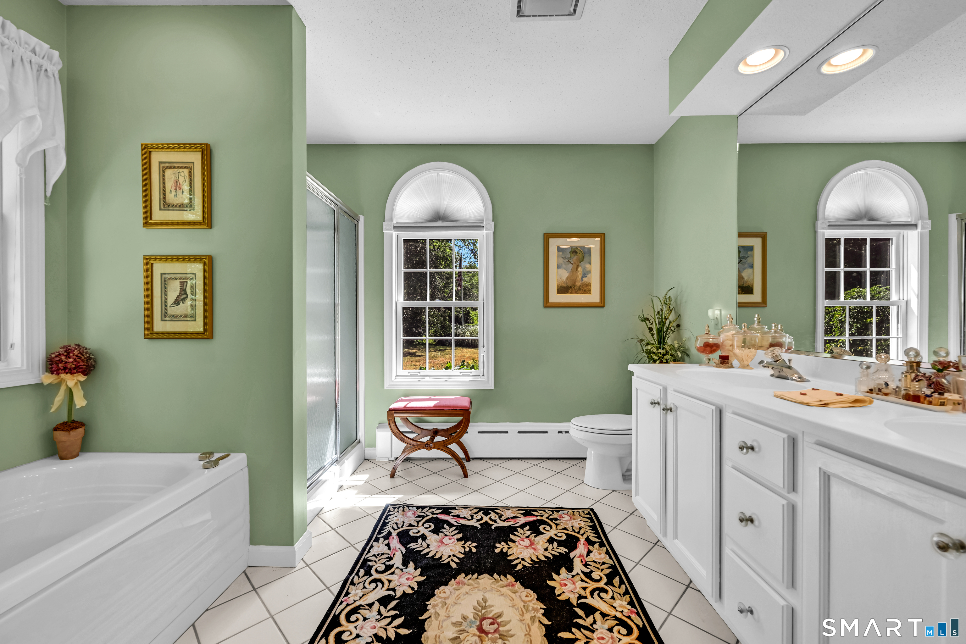 199 Taugwonk Road Stonington, CT 06378 - Photo 19 of 40 Primary en suite