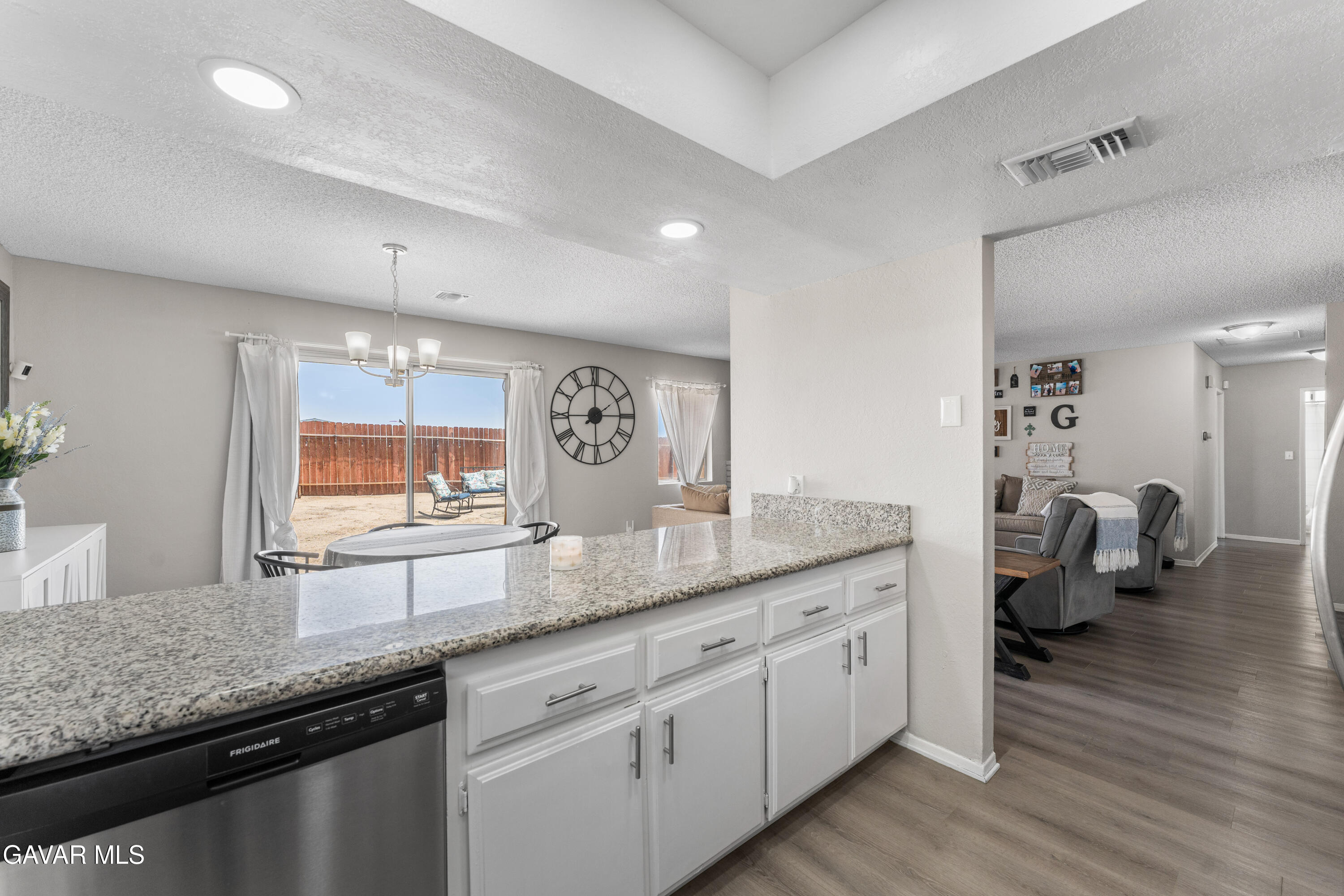 3472 West Roxbury Street Rosamond, CA 93560 - Photo 11 of 32 11