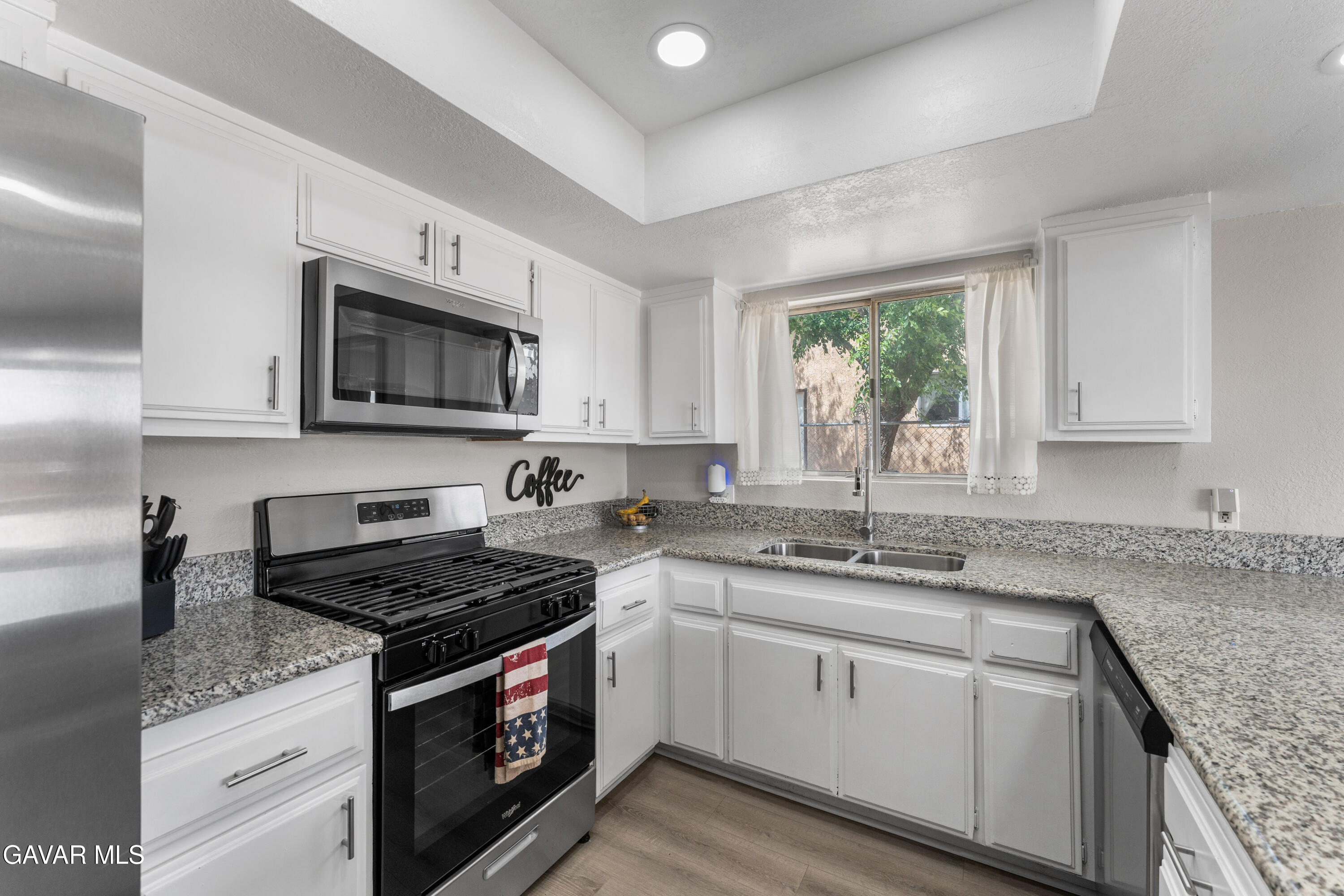 3472 West Roxbury Street Rosamond, CA 93560 - Photo 15 of 32 15