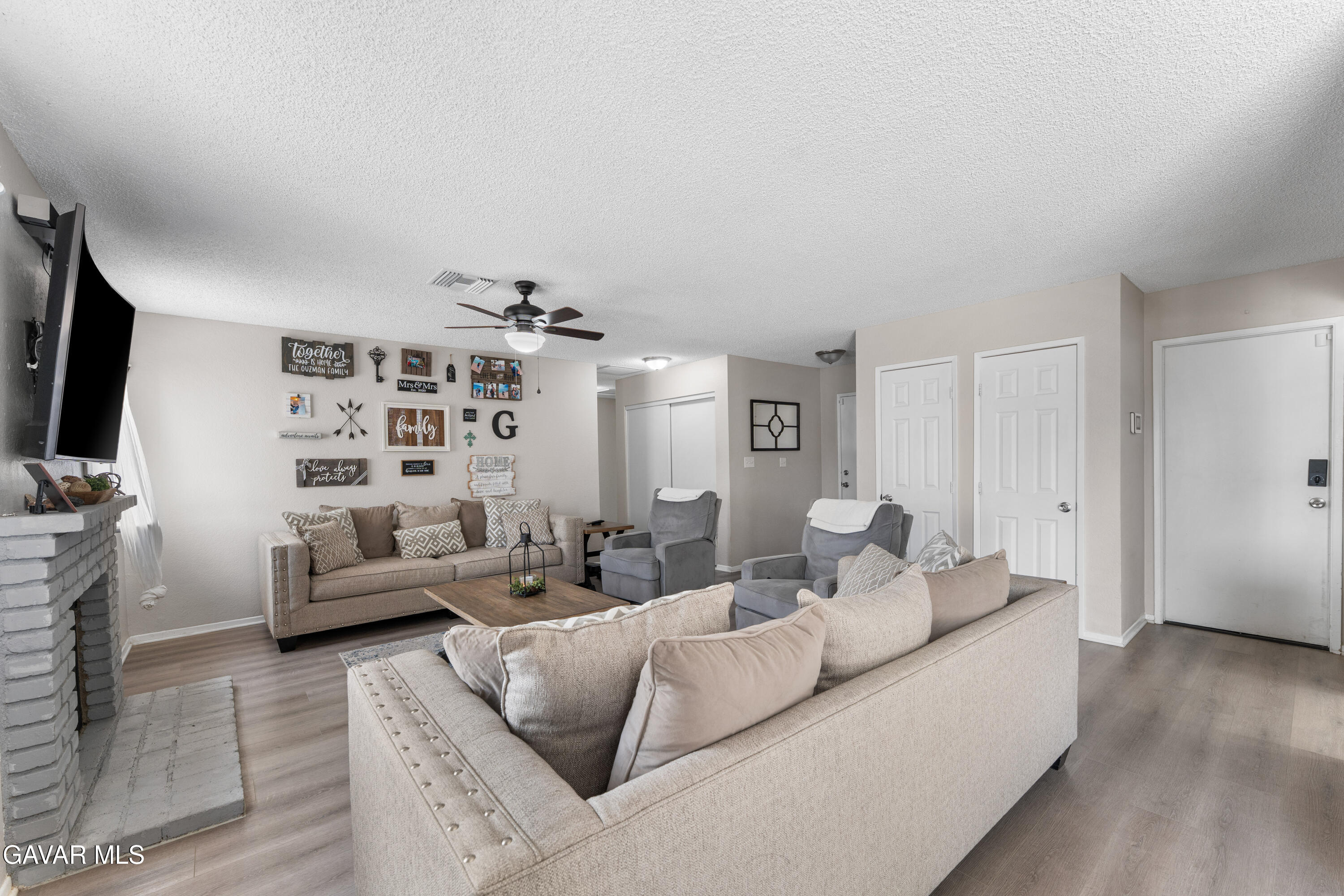 3472 West Roxbury Street Rosamond, CA 93560 - Photo 5 of 32 5