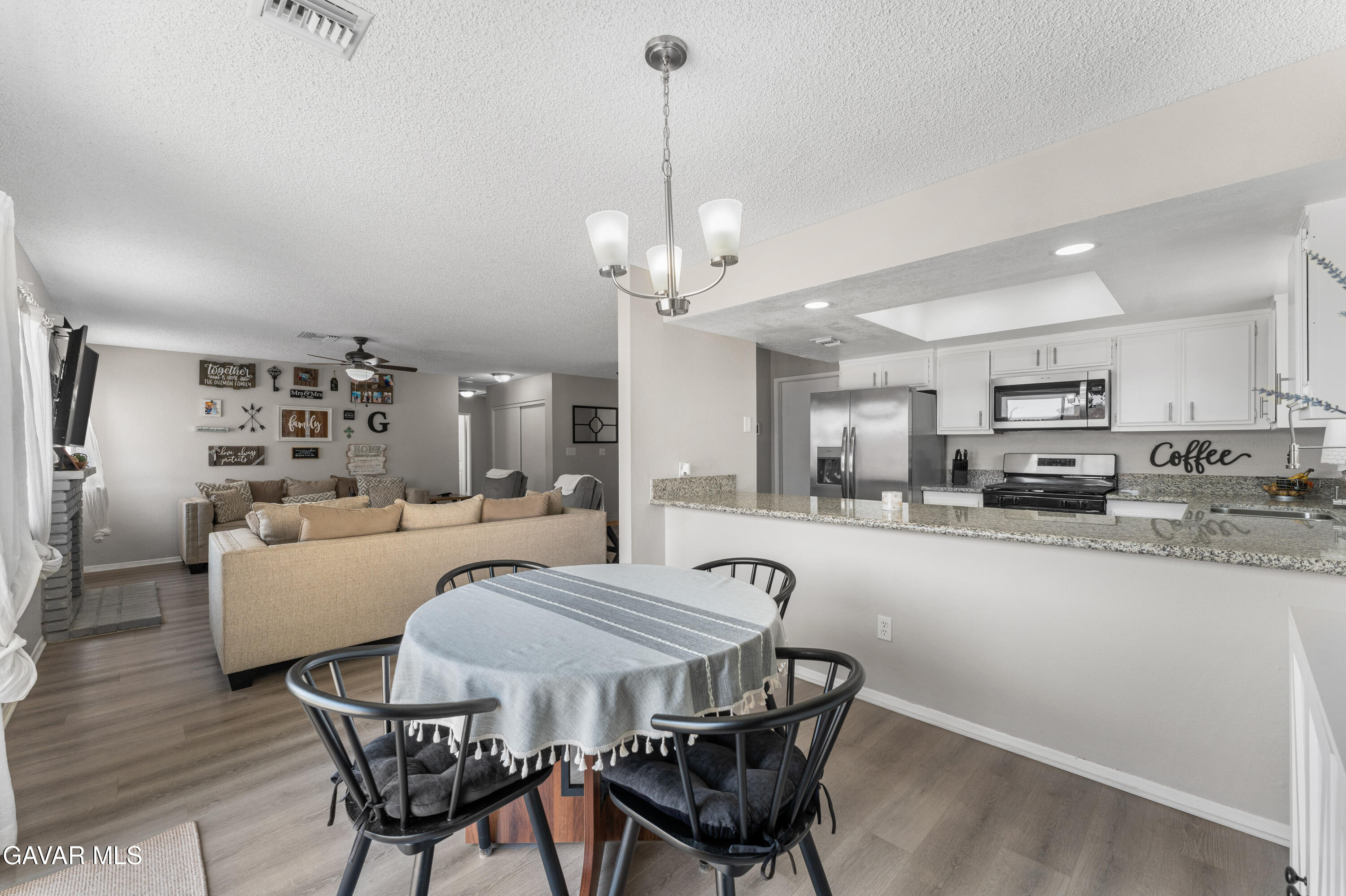 3472 West Roxbury Street Rosamond, CA 93560 - Photo 9 of 32 9