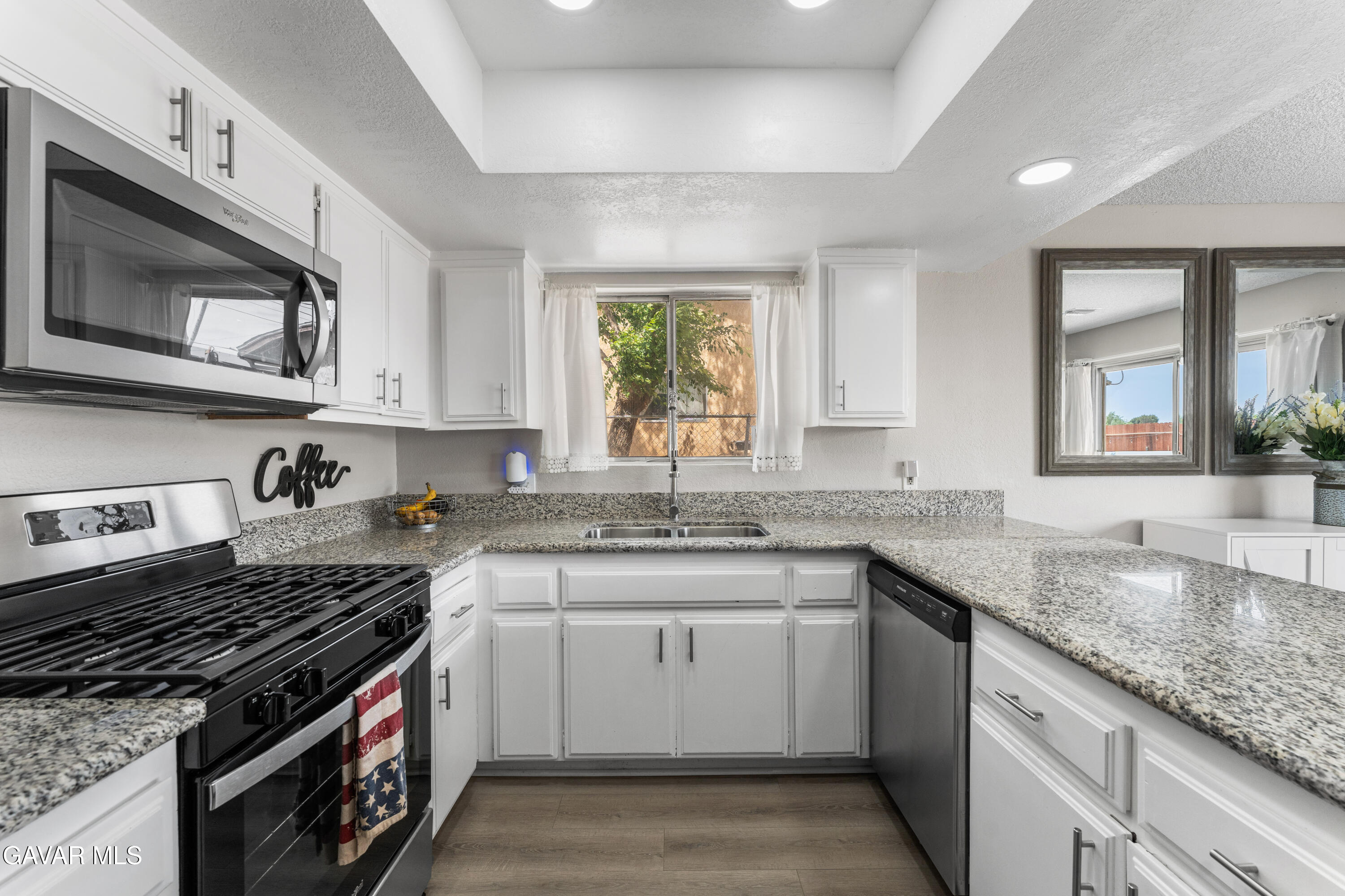 3472 West Roxbury Street Rosamond, CA 93560 - Photo 10 of 32 10