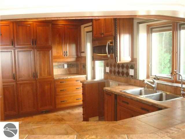 120 Beach Road Frankfort, MI 49635 - Photo 4 of 15 1709078-3.JPG