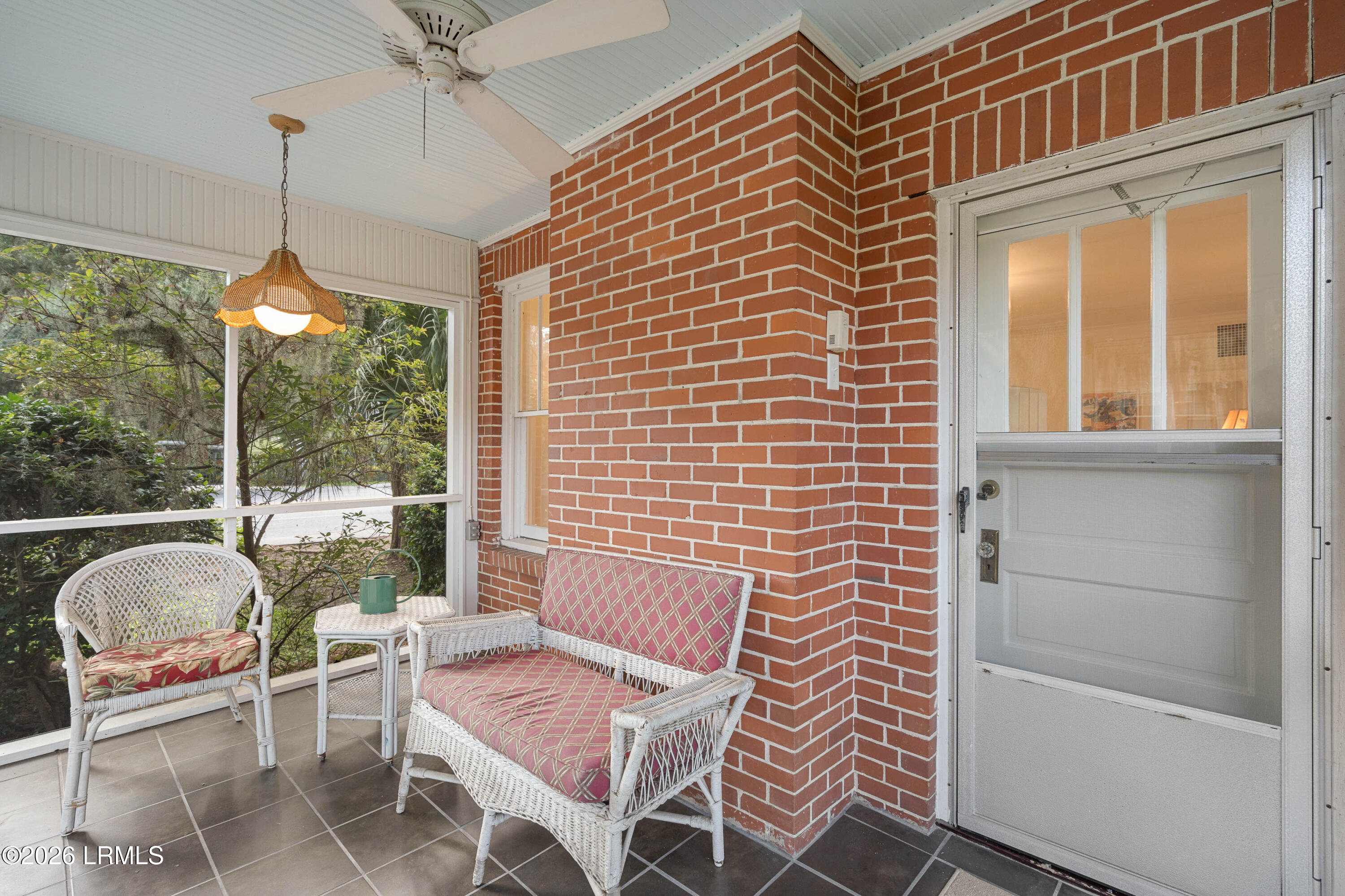 513 Ribaut Road Beaufort, SC 29902 - Photo 11 of 39 513 Ribaut-16