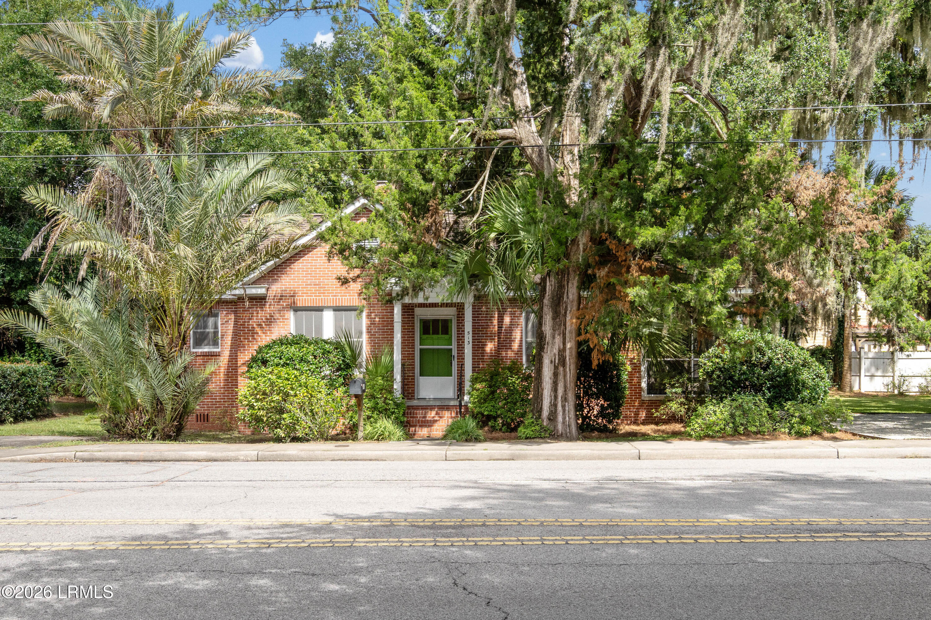 513 Ribaut Road Beaufort, SC 29902 - Photo 3 of 39 513 Ribaut-4