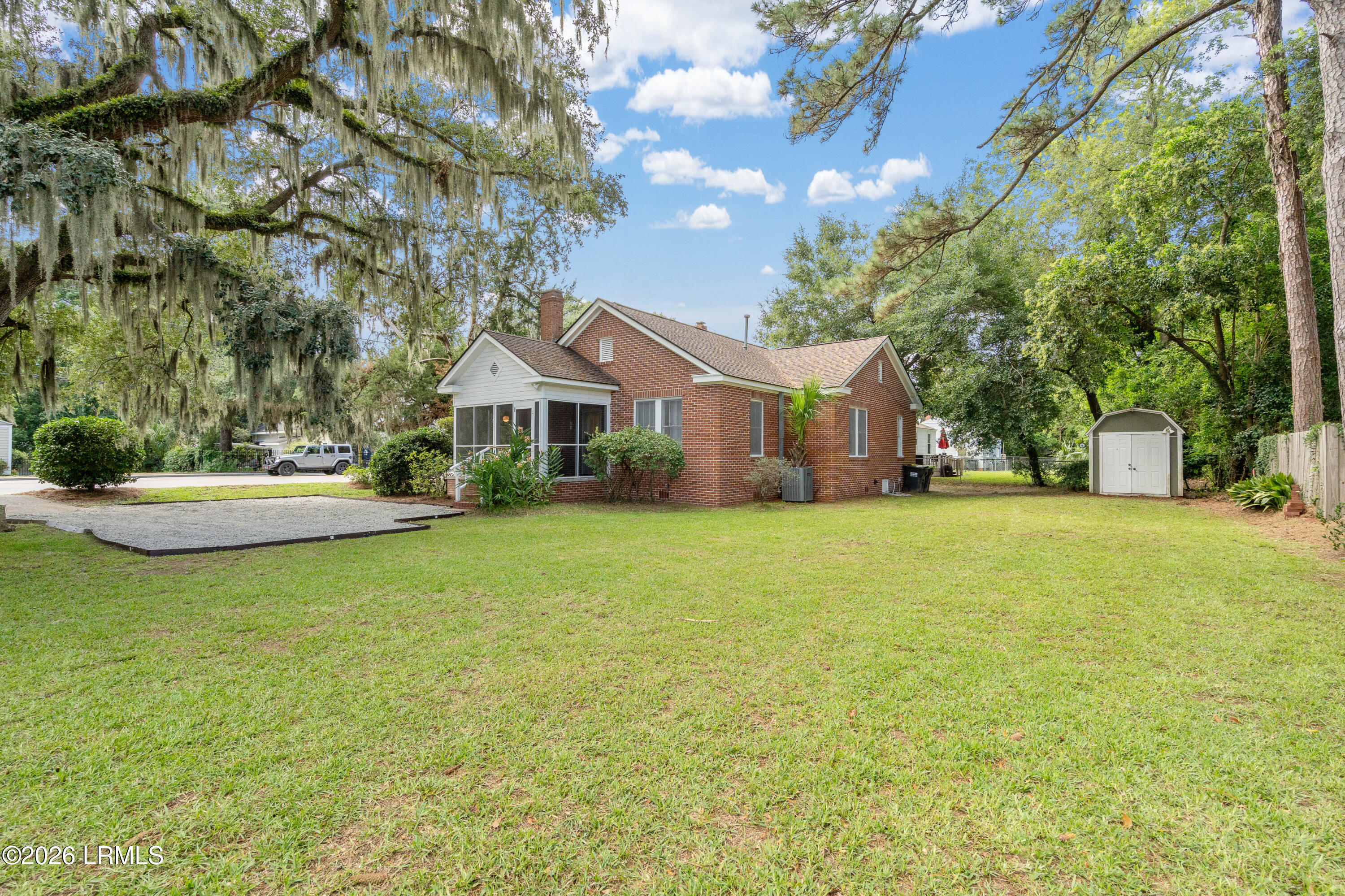 513 Ribaut Road Beaufort, SC 29902 - Photo 5 of 39 513 Ribaut-12