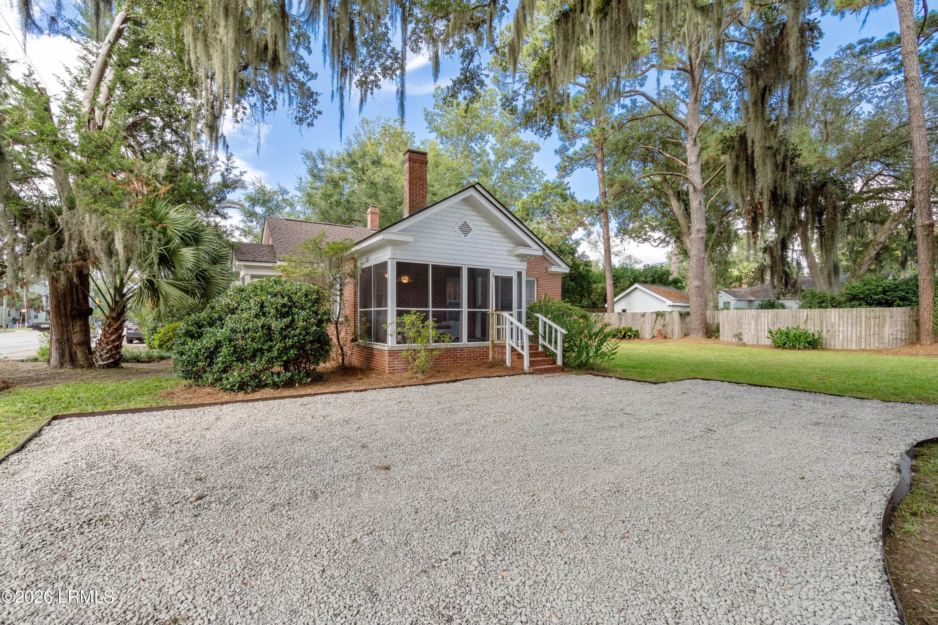 513 Ribaut Road Beaufort, SC 29902 - Photo 6 of 39 513 Ribaut-9