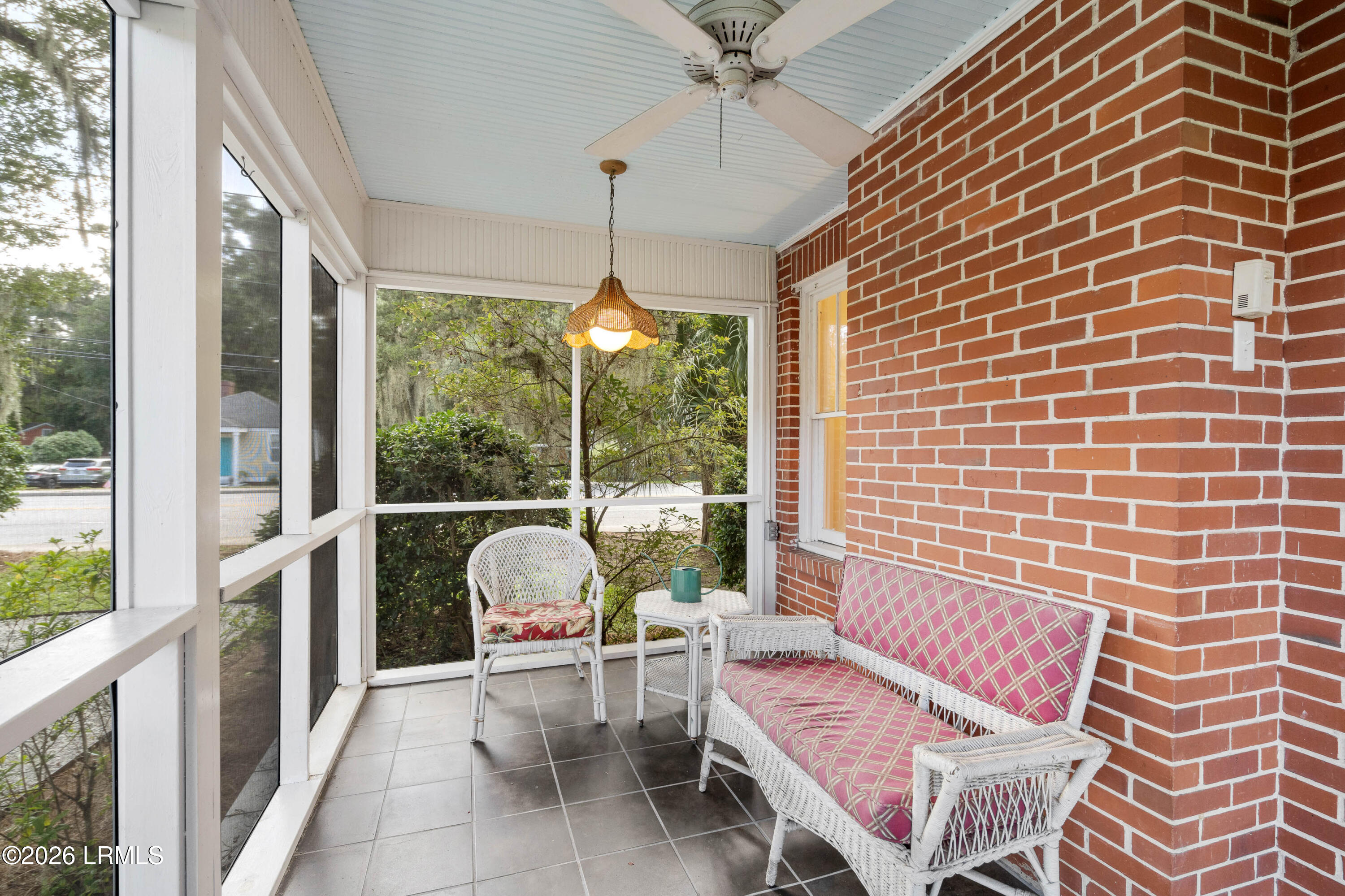 513 Ribaut Road Beaufort, SC 29902 - Photo 10 of 39 513 Ribaut-17