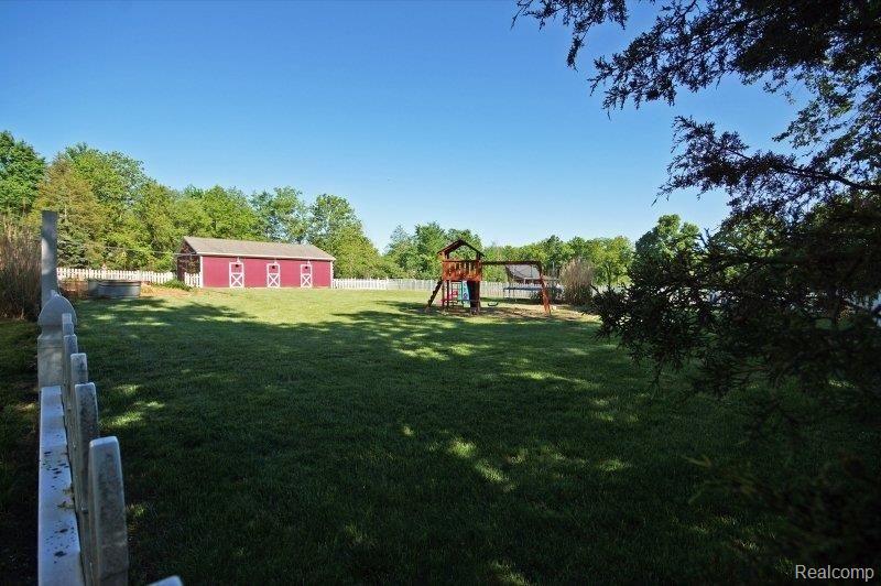 1831 7 Mile Road Whitmore Lake, MI 48189 - Photo 15 of 24 DSC00484.JPG
