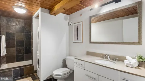 $389,000 | 1027 Arch Street, Unit 302, Philadelphia, PA 19107