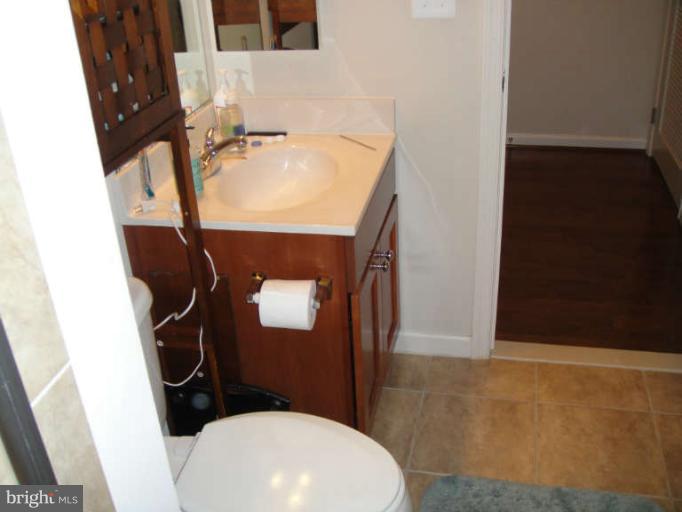 3405 Kemper Road Arlington, VA 22206 - Photo 14 of 30 a bathroom with a sink and toilet