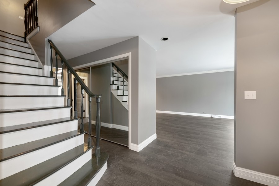 643 Robin Lane Glencoe, IL 60022 - Photo 16 of 32 a view of entryway